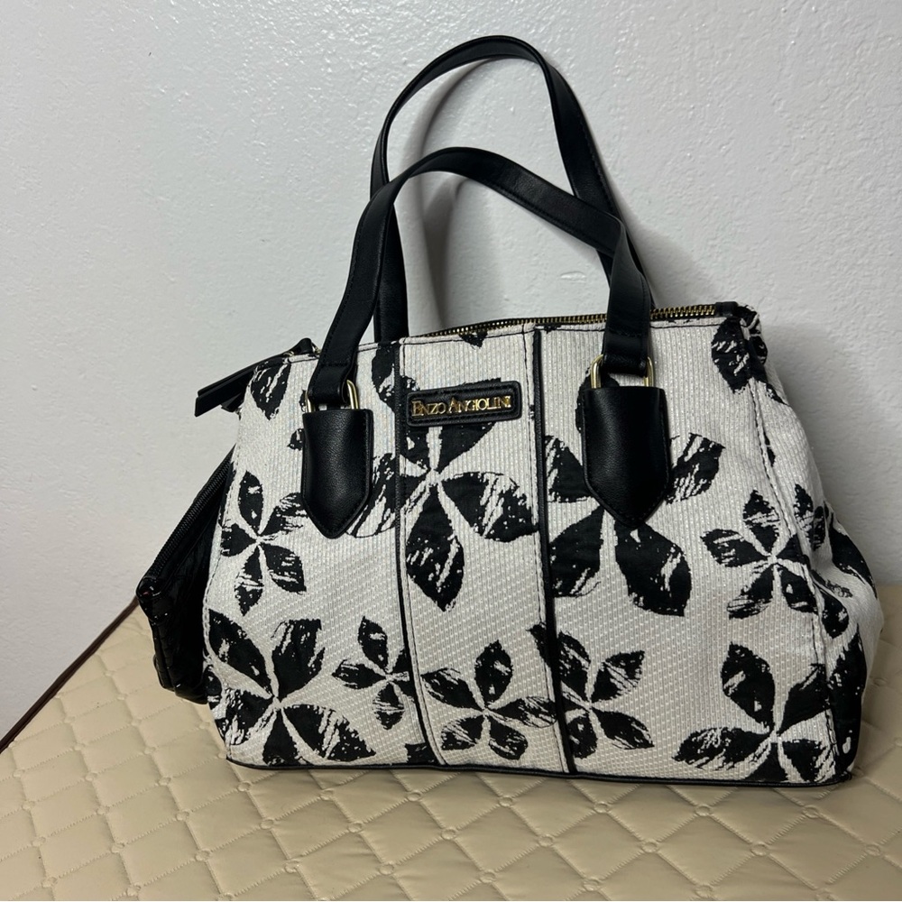 Enzo Angiolini white and black handbag/purse